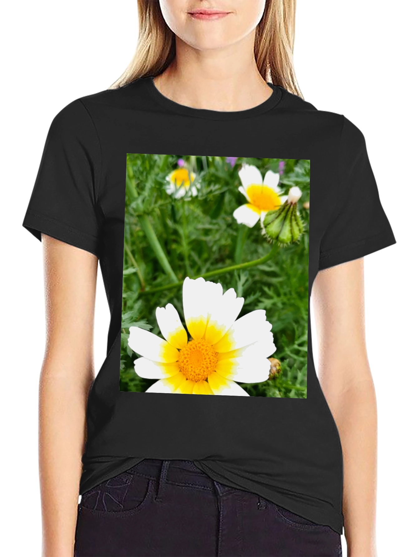 Daisy Flower Graphic T-Shirt - Casual Black Tee